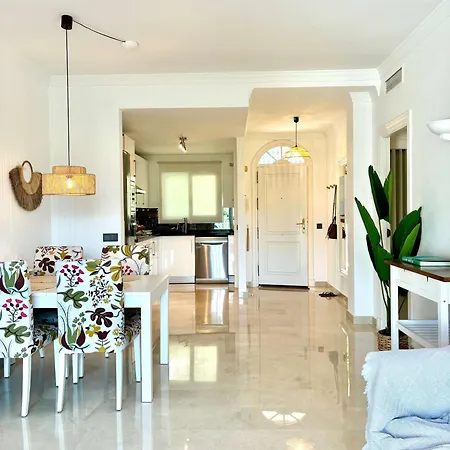 Aloha Gardens Rooftop Terrace Pools Views דירה