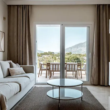 Апартаменти Aloha Gardens Rooftop Terrace Pools Views *