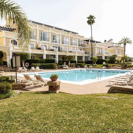 Апартаменти Aloha Gardens Rooftop Terrace Pools Views Марбелья